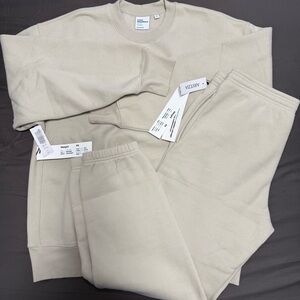 Aritzia Beige Sweatshirt and Sweatpants Set